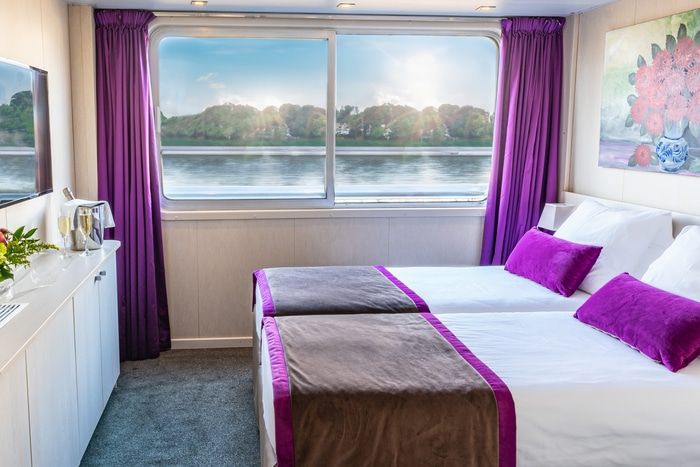 Middle Deck 2 Adjustable Twin Beds - Cat. A